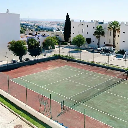 Com Piscinas E Tenis - 7 Mins Da * Albufeira